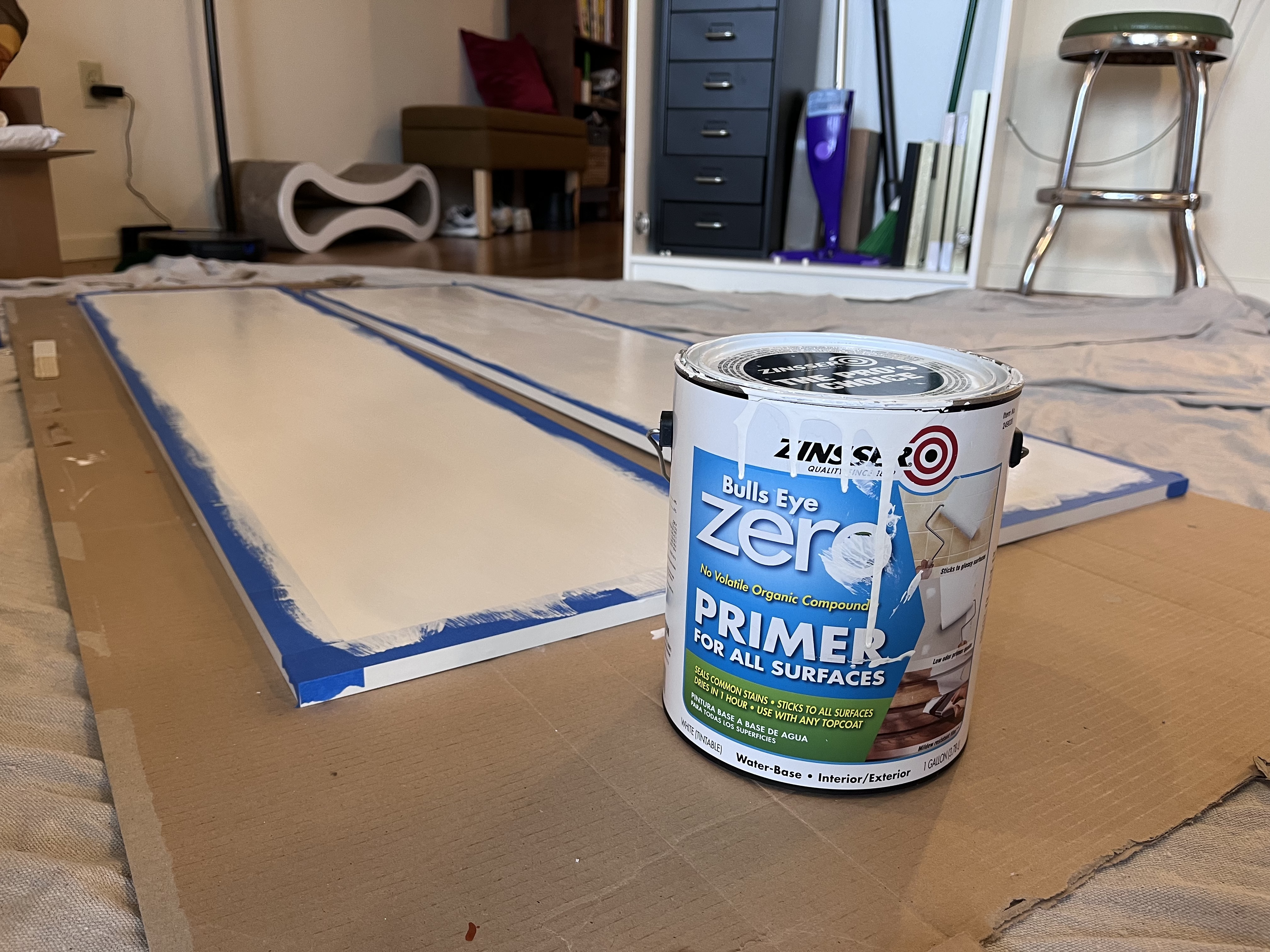 Image of Zinsser Bulls Eye Zero primer with primed door in background